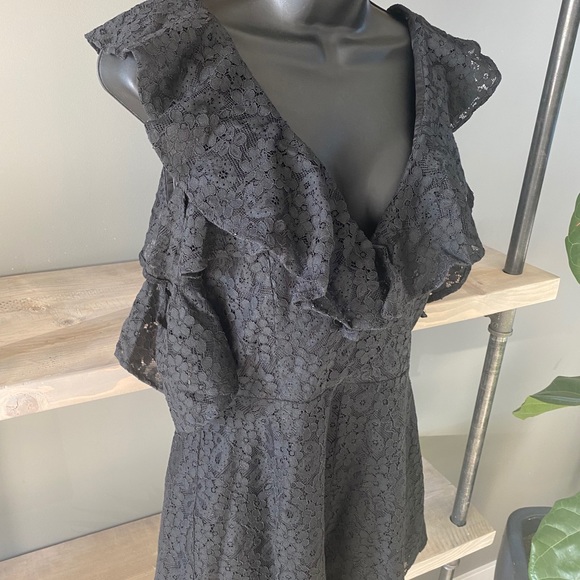 NWT Lovers and Friends Abella Lace Romper - Picture 4 of 9